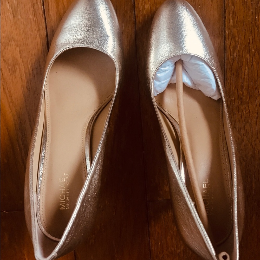 Gold pumps